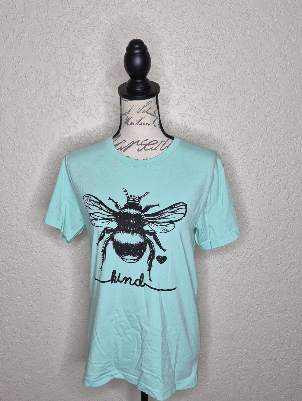 Lulu Mac Bee Kind T Shirt Size M